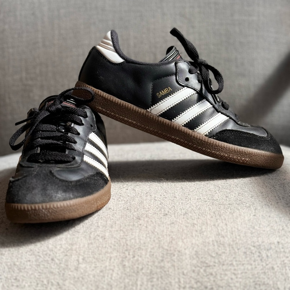 ADIDAS SAMBA INDOOR SOCCER boys size 4.5 ⚽️